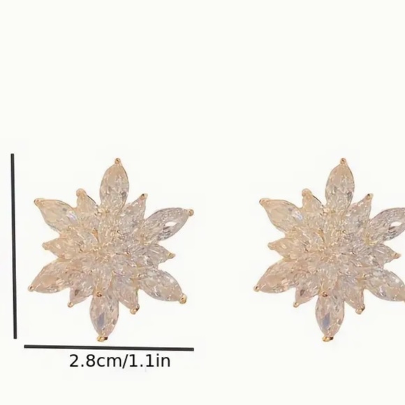 Star Earrings Sparkling Faux Zircon  Stud Earrings - About 1.25" Diameter  - NWT - Picture 4 of 4